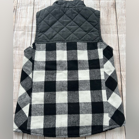 Maurice’s Black/White Flannel Print Full Zip Vest - Picture 5 of 5